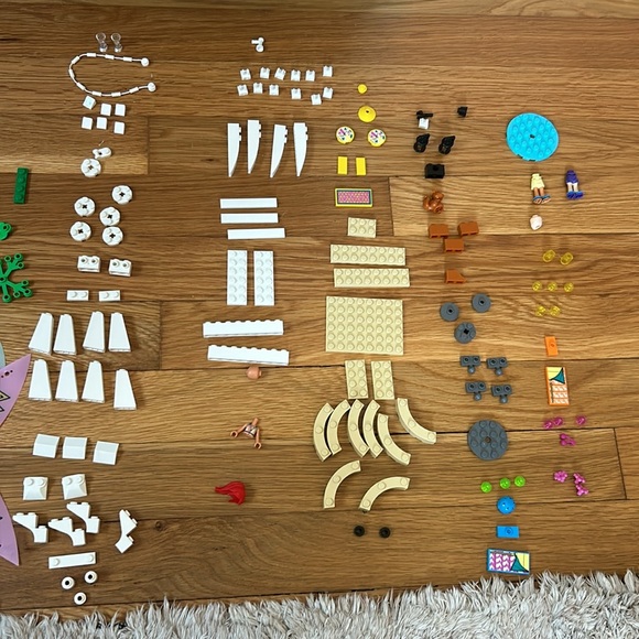 Retired LEGO Friends Nature Glamping Set 41392 - Picture 5 of 8